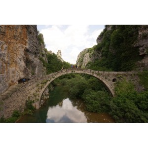 Около планининските национални паркове на Гърция с колело, каяк и рафт.