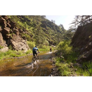 Около планининските национални паркове на Гърция с колело, каяк и рафт.