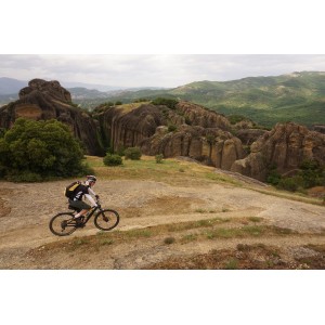 Около планининските национални паркове на Гърция с колело, каяк и рафт.