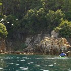 С каяк около полуостров Бростомница, Халкидики, Гърция С каяк около полуостров Бростомница, Халкидики, Гърция