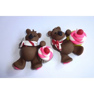 Мече със сладкиш