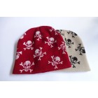 Шапка с черепи