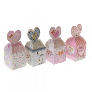 Картонена кутия със сърце, микс модели, 09X09X20 CM