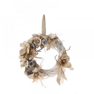Коледен венец бяла плетена основа и бежова аранжировка 50CM.