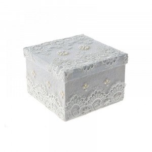 Кутия с дантела бяла 22Х22Х12 CM.