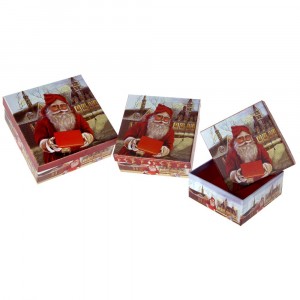 Картонени кутии Дядо Коледа и подарък червен фон, к-т от 3бр. 15Х15СМ