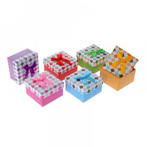  Картонени кутийки шарени, 9Х9СМ