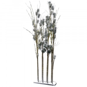 Елхови клонки на поставка със светлина