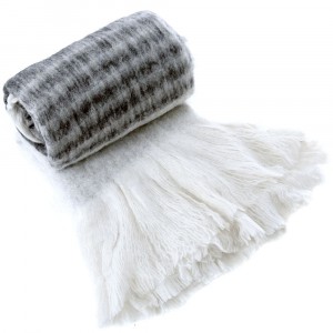 Шал, пухкав,  бяло и сиво,125х150 см