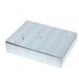  Кутия картон,триъгълници 19Х24,5Х5СМ