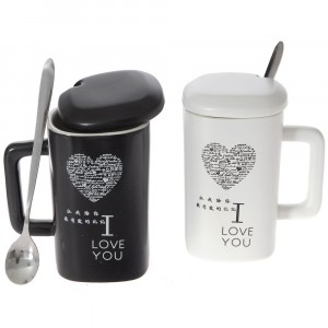 Комплект от две чаши с лъжици в кутия