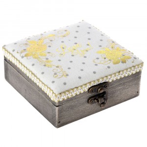 Дървена кутия с плат отгоре, злато, рози, 12х12х6 см