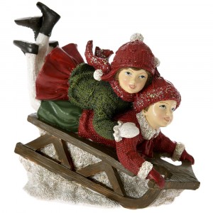 Керамична фигурка, деца върху шейна, червено - зелено, 15х7х14 см