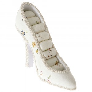 Стойка за бижута, обувка, беж с цветя, полирезин, 15х5х12 см