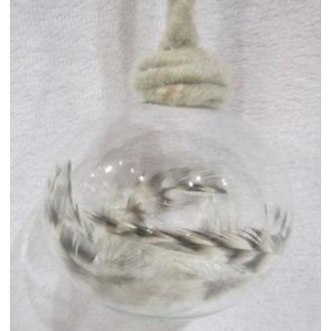 Стъклена топка с вграден декор , пера, к-т 2 бр, 10 см