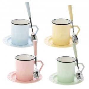 Керамична чаша с лъжичка, 4 цвята