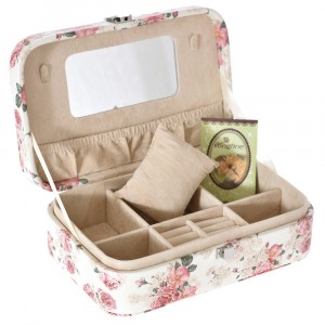 Кутия за бижута от кожа, бяла с рози, 22х15х7 см