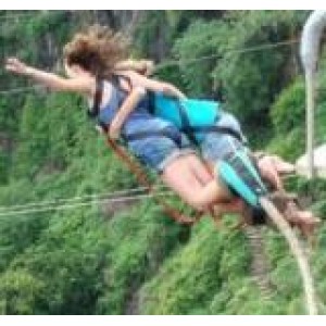 Скок с бънджи в пещерата Проходна