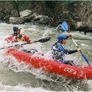 Спускане с двуместен гумен каяк по р. Струма