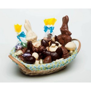 Великденска кошничка с шоколадови фигурки